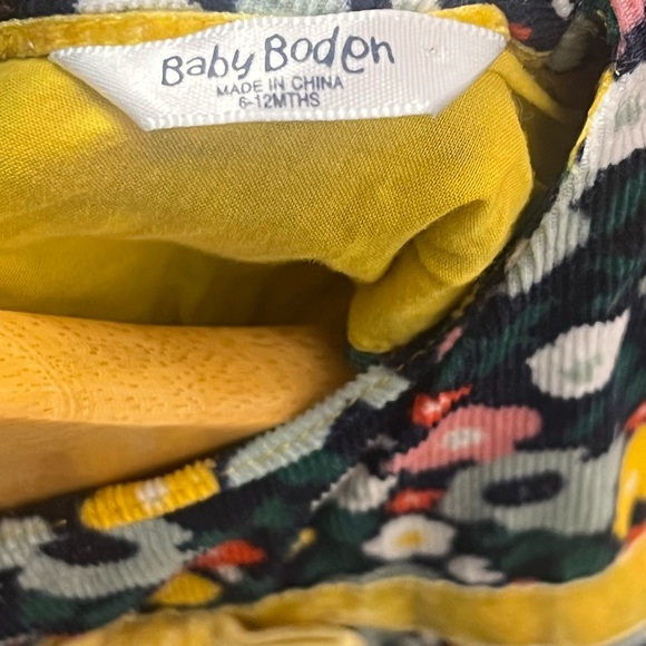 Baby Boden floral print corduroy pinafore dress - Picture 6 of 7